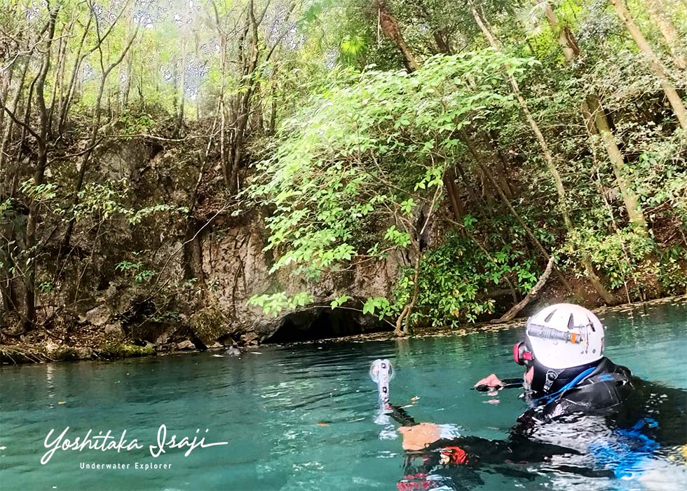 The entrance to the underwater cave leading on from Shiramizu-no-Ike