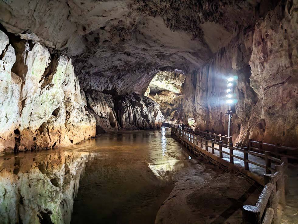 Inside of the Akiyoshido