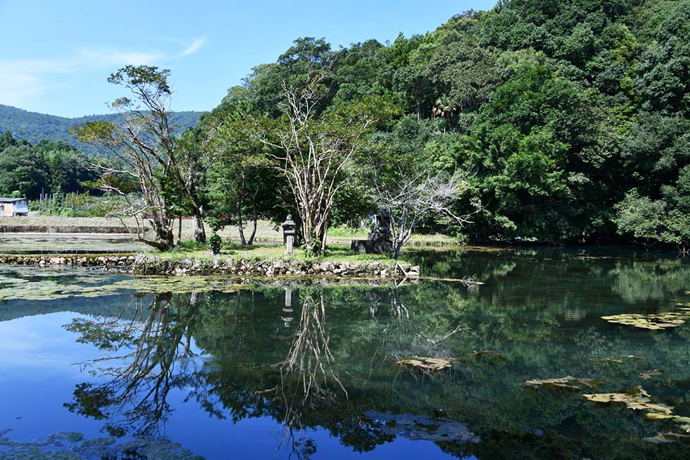 Shiramizu pond (White water pond)
