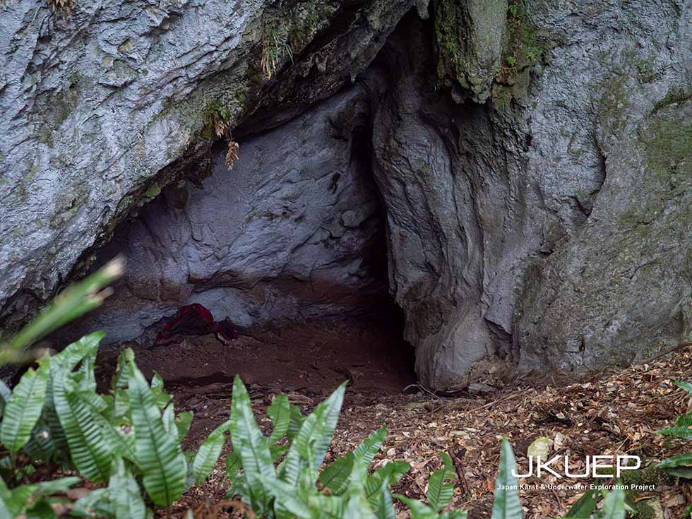 The entrance to Terayama Cave