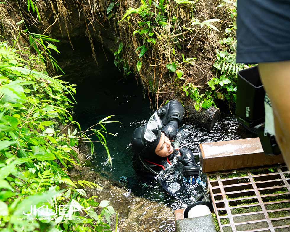 Scenes from the underwater investigation