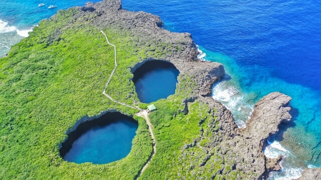 宮古島の海とつながる陸地の通り池