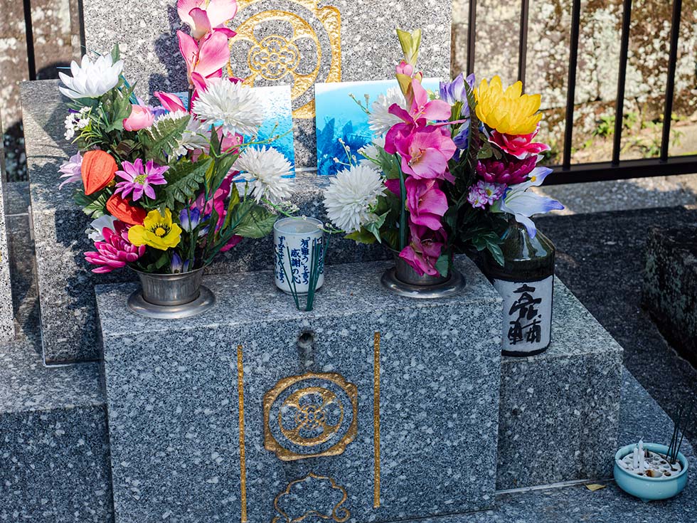 At the grave of Tsuru Sasaki
